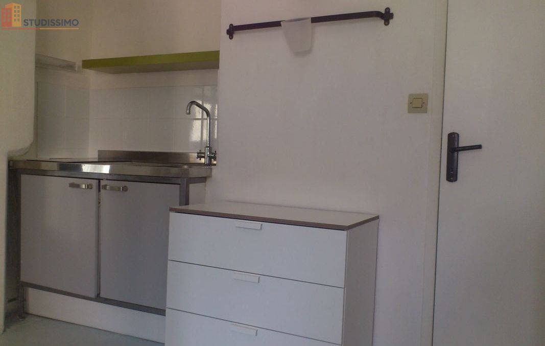 Studio meublé 17m² Nantes centre - Pour étudiante, lumineux - Photo 3