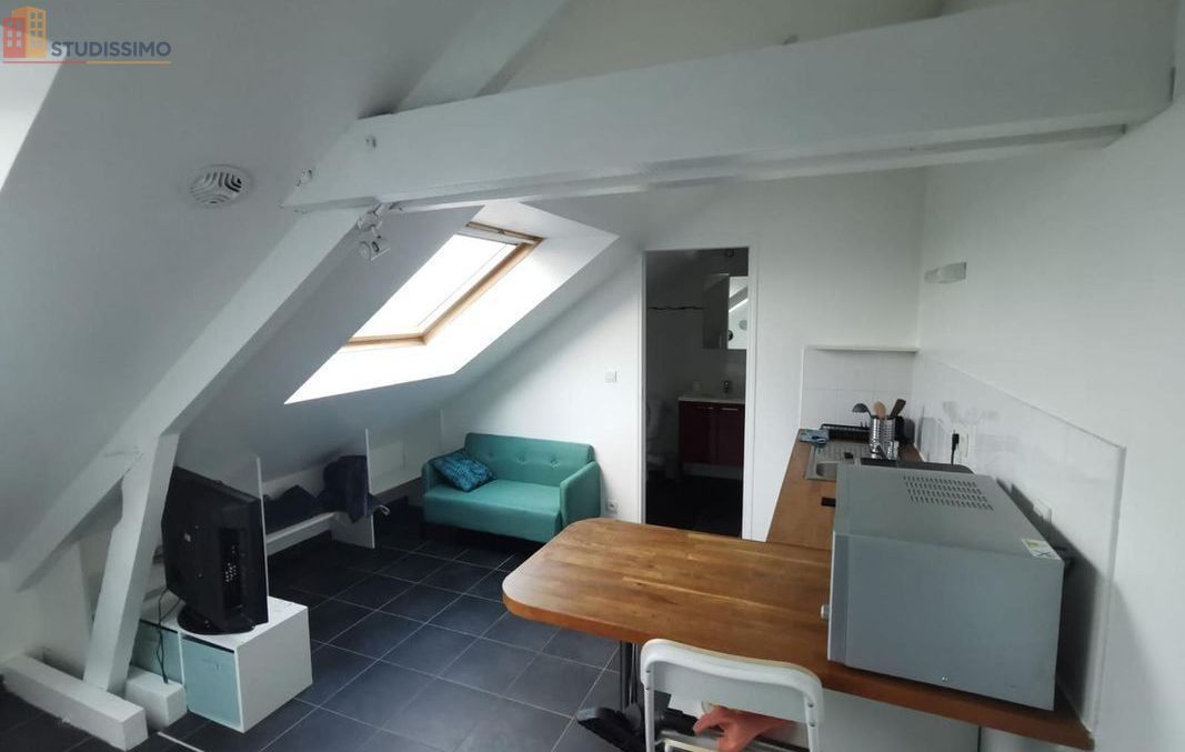 Studio meublé 13m² Nantes 44100 - Meublé, dernier étage - Photo 1