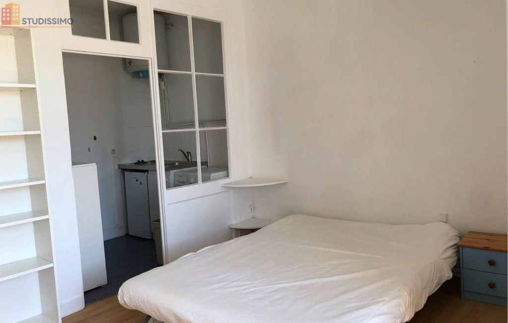 Studio meublé 21m² Nantes centre - Excellent état, dernier étage - Photo 5