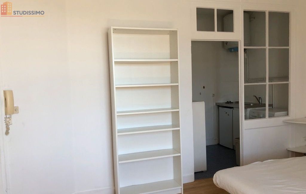 Studio meublé 21m² Nantes centre - Excellent état, dernier étage - Photo 4