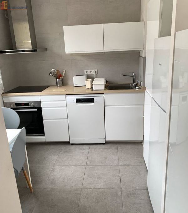 Studio meublé 34m² Nantes Viarme - Lumineux, 2e étage - Photo 8