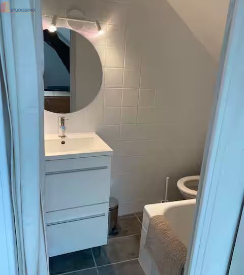 Studio meublé 25m² Nantes centre - Mansardé, hypercentre - Photo 2
