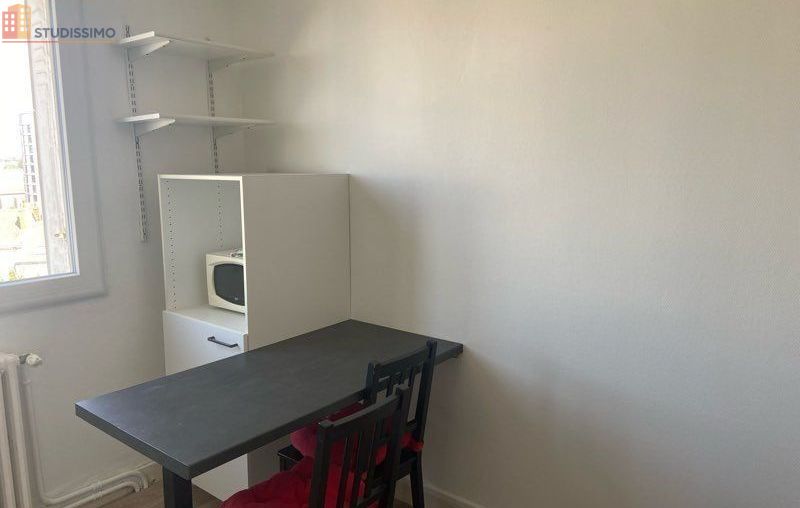 Studio meublé 14m² Angers - Lumineux, dernier étage - Photo 1