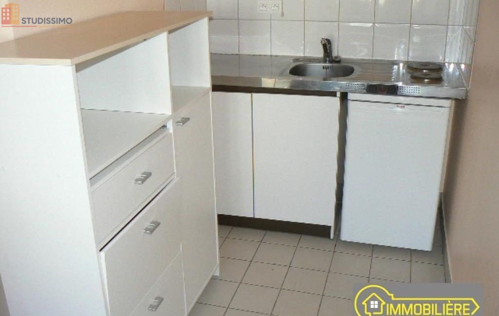 Studio meublé 19m² Saint-Hilaire-du-Harcouët - Meublé - Photo 3
