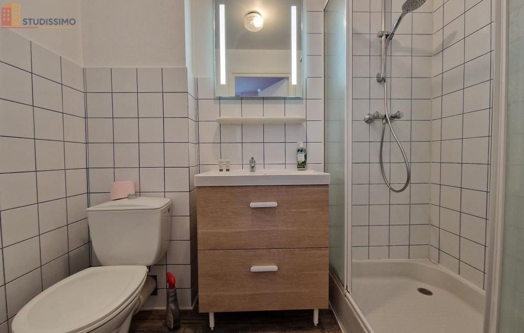 Studio meublé 14m² Reims 51100 - Meublé, 1er étage - Photo 2