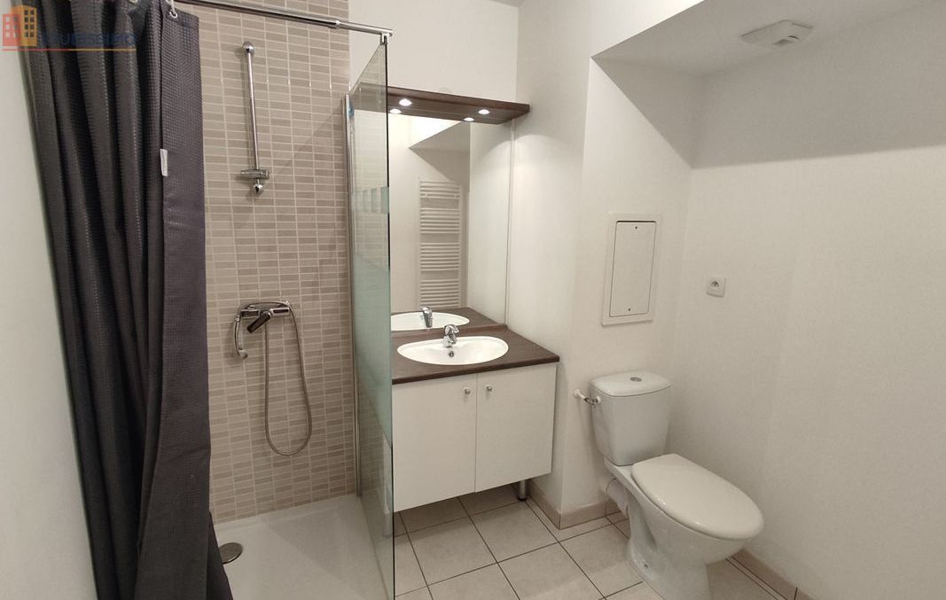 Studio 28m² Reims centre - Parking couvert - Photo 2
