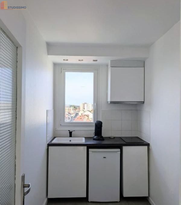 Studio meublé 30m² Reims centre - Lumineux, 5e étage - Photo 2