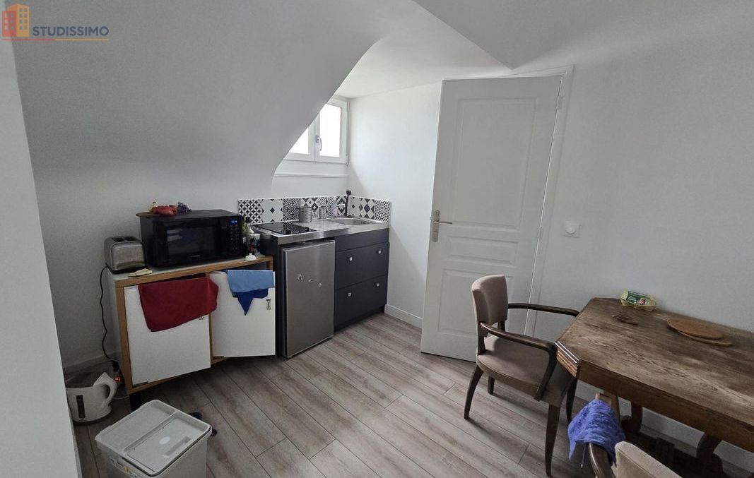 Studio meublé 17m² Reims 51100 - Dernier étage, lumineux - Photo 1