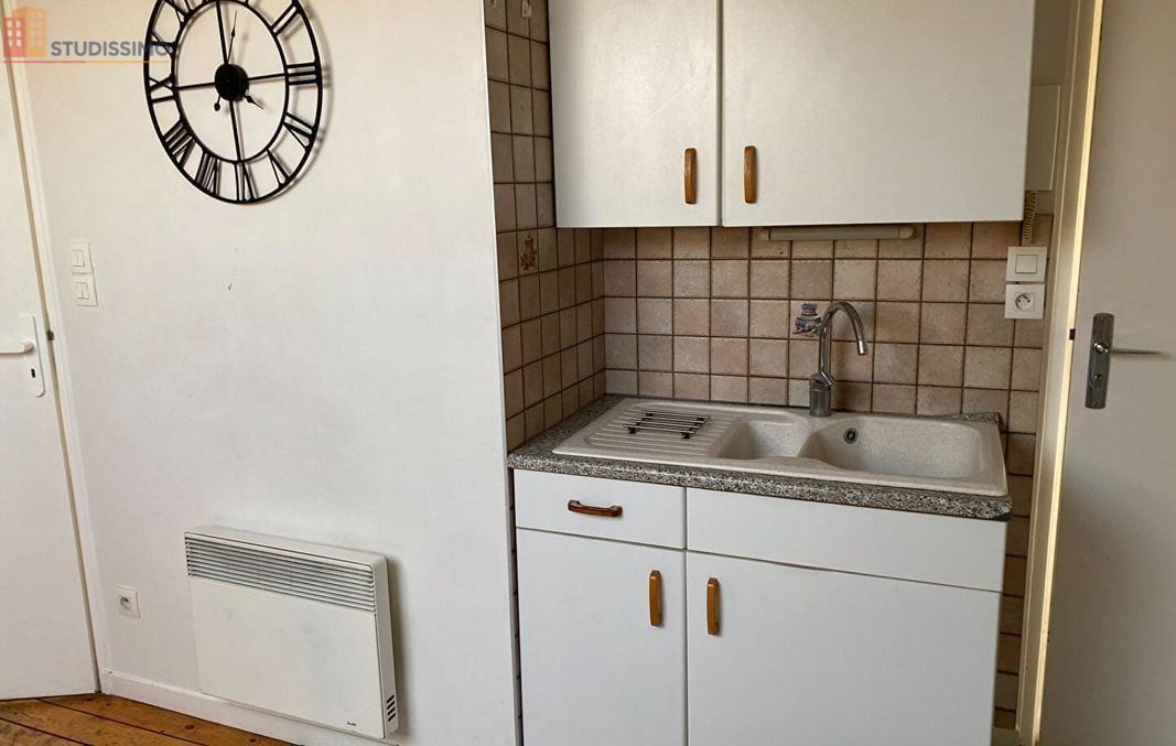 Studio meublé 16m² Reims 51100 - Lumineux, 2e étage - Photo 1