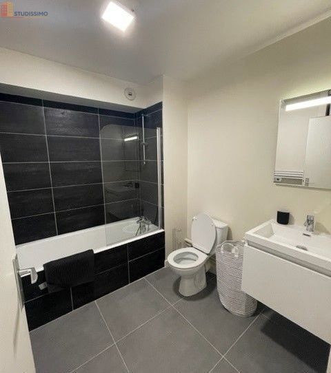 Studio meublé 33m² Reims centre - Balcon, parking - Photo 3