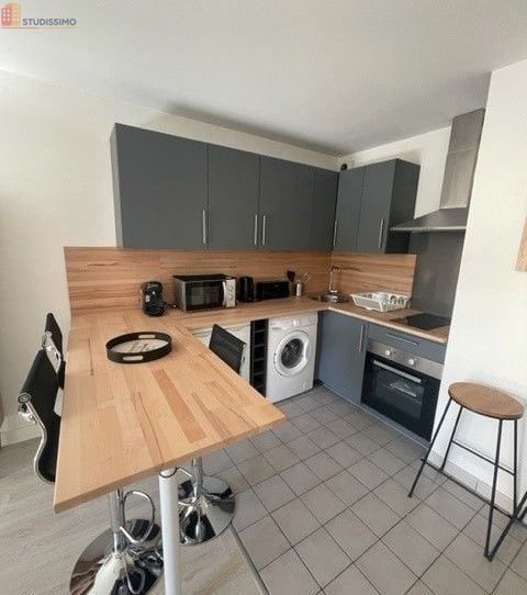 Studio meublé 33m² Reims centre - Balcon, parking - Photo 2