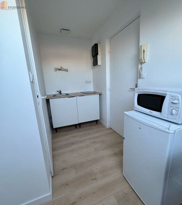 Studio meublé 9m² Châlons-en-Champagne - Meublé, dernier étage - Photo 2