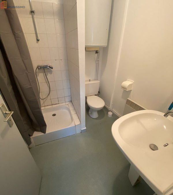 Studio meublé 17m² Gorron - Équipé, DPE D - Photo 1