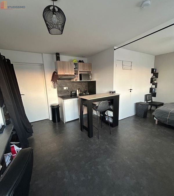Studio 25m² Laval - Proche gare, meublé - Photo 1