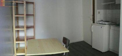 Studio meublé 21m² Laval centre-ville - Calme, lumineux - Photo 2