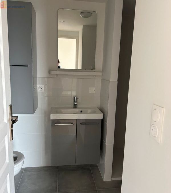 Studio meublé 25m² Laval 53000 - Meublé, 2e étage - Photo 2