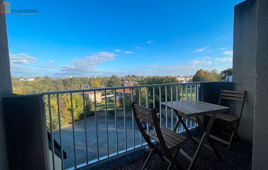 Studio 30m² Laval 53000 - Parking, cave - Photo 1