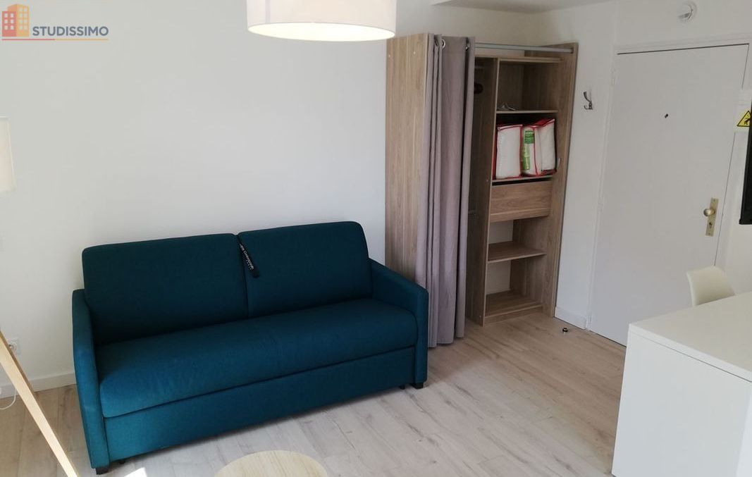 Studio meublé 18m² Laval 53000 - Rénové, extérieur - Photo 1