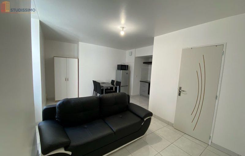 Studio meublé 25m² Laval centre - Calme, lumineux - Photo 2