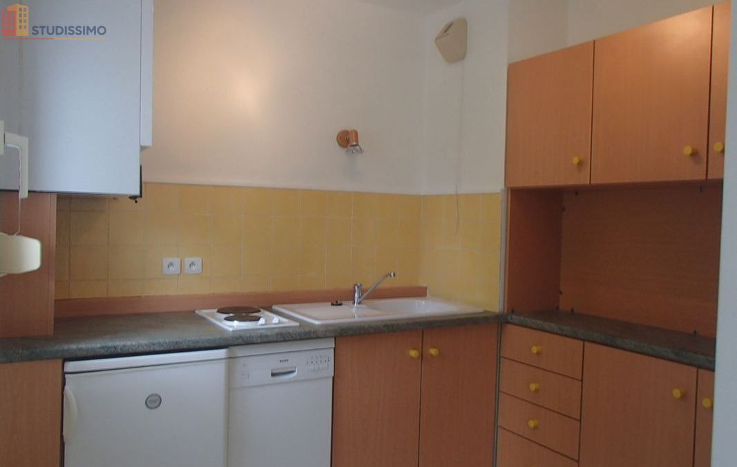 Studio 30m² Nancy centre - Parking fermé, vue Vieille Ville - Photo 2