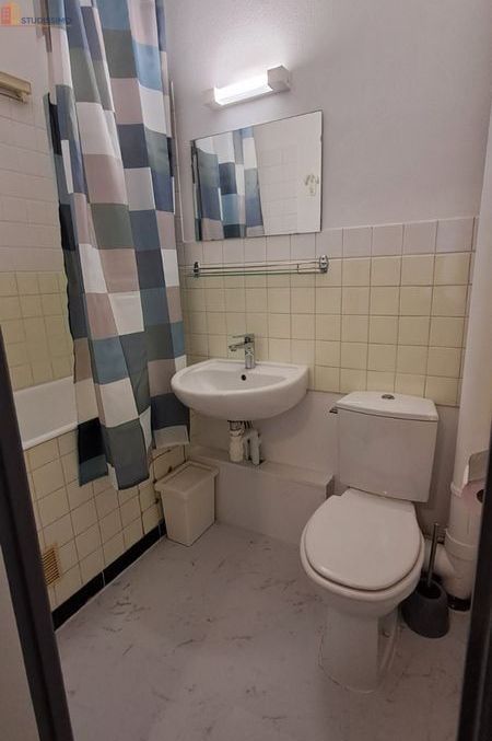 Studio meublé 18m² Nancy 54000 - SDB, kitchenette - Photo 1