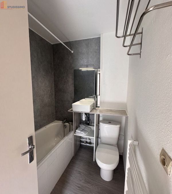 Studio 21m² Metz 57000 - Meublé, 3e étage - Photo 1
