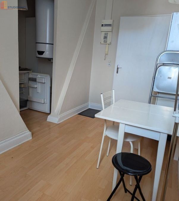 Studio meublé 13m² Metz centre - Calme, proche gare - Photo 10