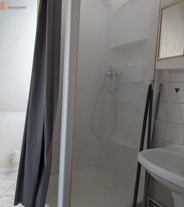 Studio meublé 13m² Metz centre - Calme, proche gare - Photo 6