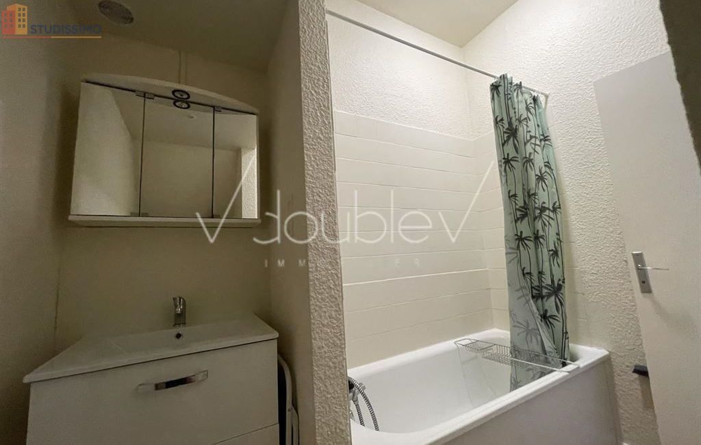 Studio meublé 19m² Lille 59800 - Meublé, 2e étage - Photo 1
