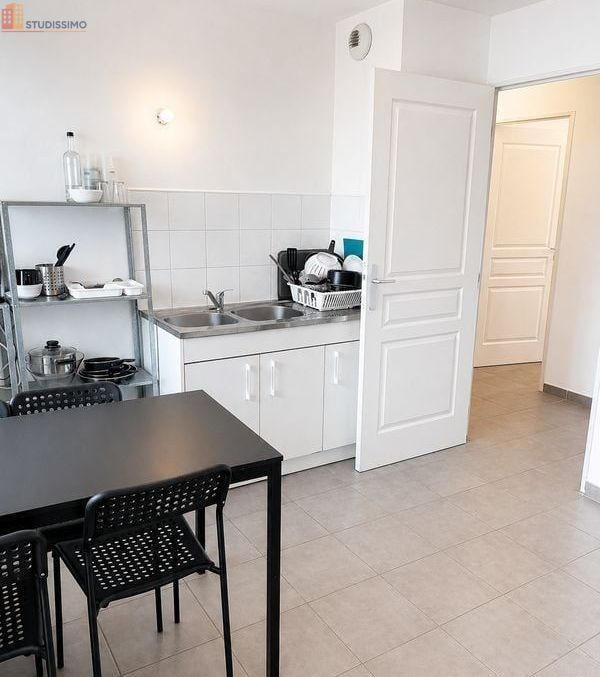 Studio 18m² Lille 59000 - Meublé, machine à laver - Photo 2