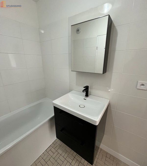 Studio 32m² Lille 59800 - Avec parking, proche catho - Photo 1