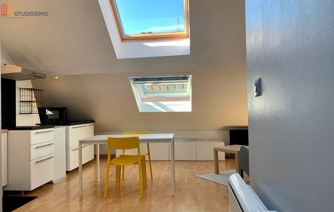 Studio meublé 20m² Lille centre - Proche métro, mansardé - Photo 24