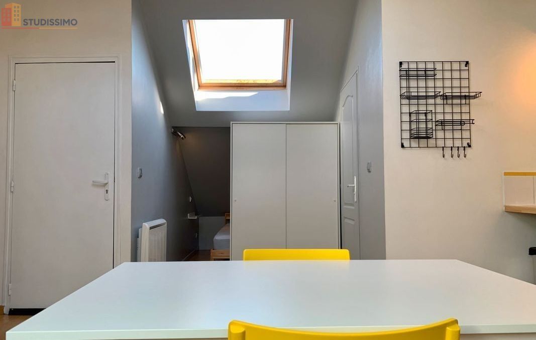 Studio meublé 20m² Lille centre - Proche métro, mansardé - Photo 10