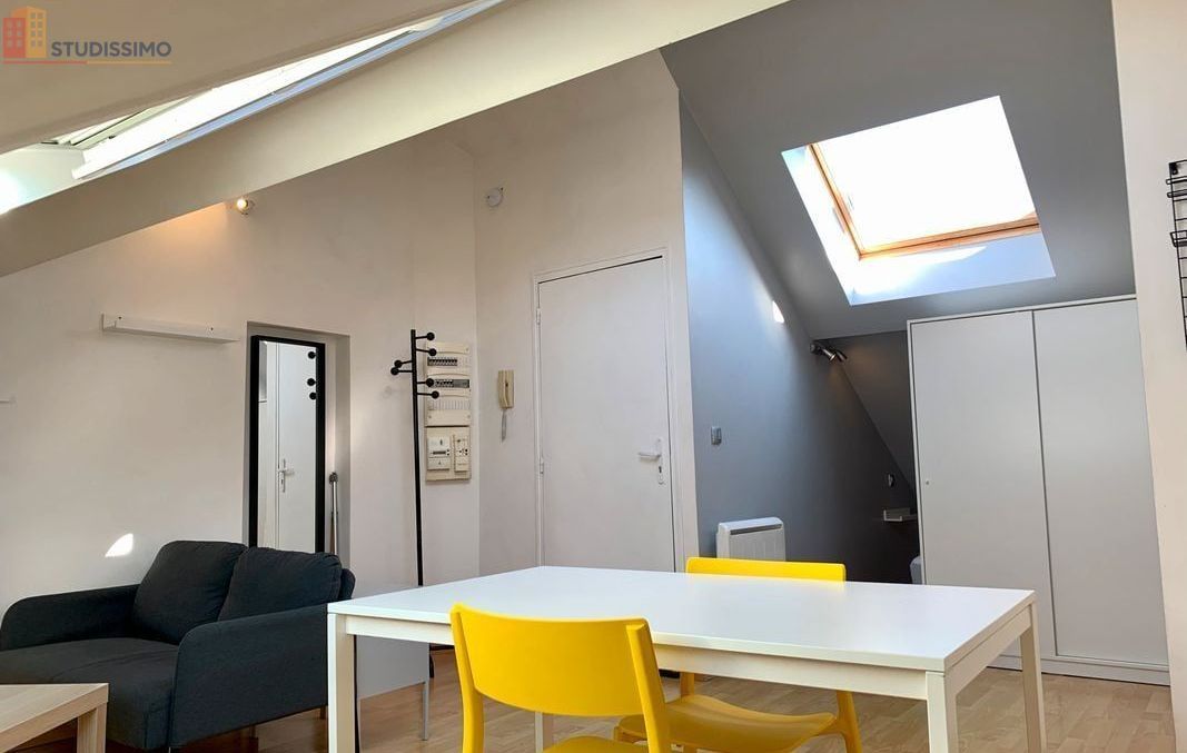 Studio meublé 20m² Lille centre - Proche métro, mansardé - Photo 9