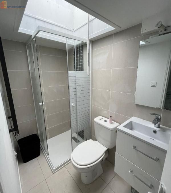 Studio meublé 10m² Lille centre - Calme, lumineux - Photo 1