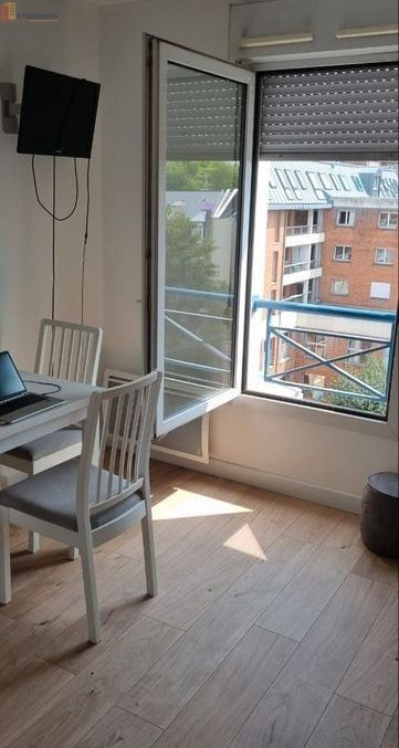 Studio meublé 20m² Lille 59800 - Dernier étage, lumineux - Photo 2
