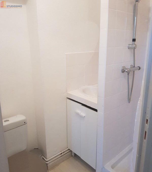 Studio meublé 11m² Lille - Rénové, proche métro Fives - Photo 2