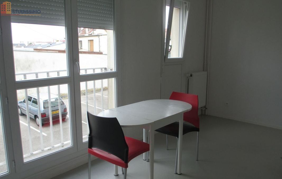 Studio 27m² Saint-Julien-les-Villas - 1er étage, F1 bis - Photo 1