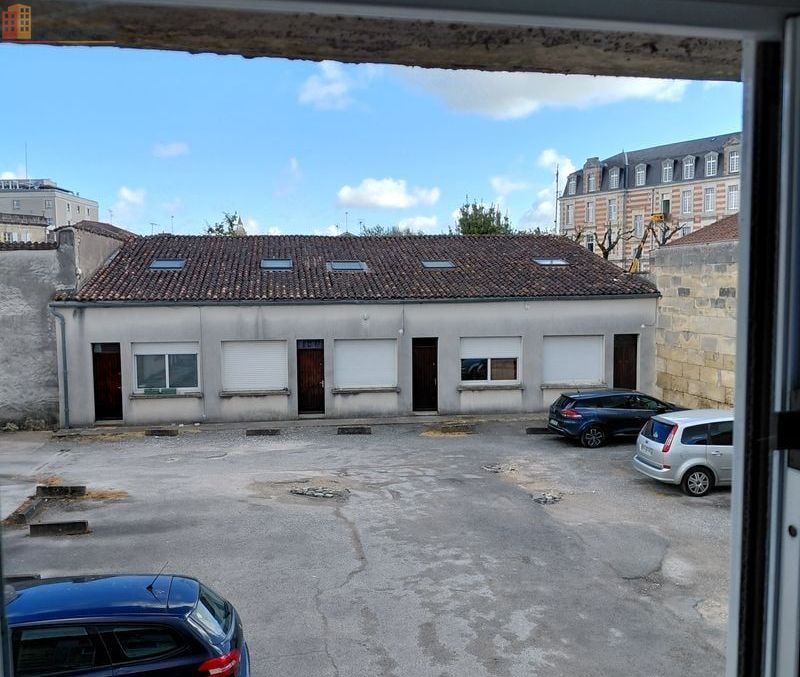 Studio 100m² Cognac 16100 - Photo 1
