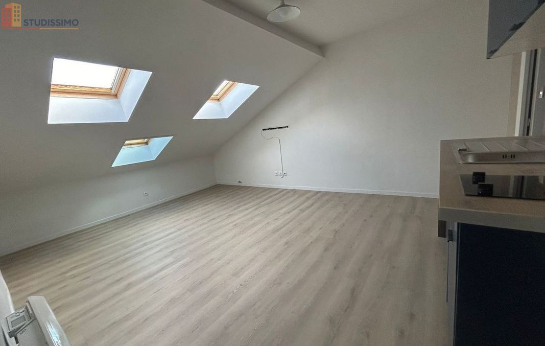 Studio 20m² Saint-Omer - Mansardé, lumineux - Photo 4