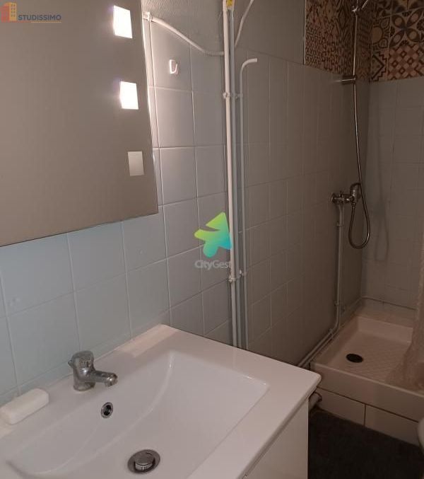 Studio meublé 20m² Perpignan - Meublé, dernier étage - Photo 1