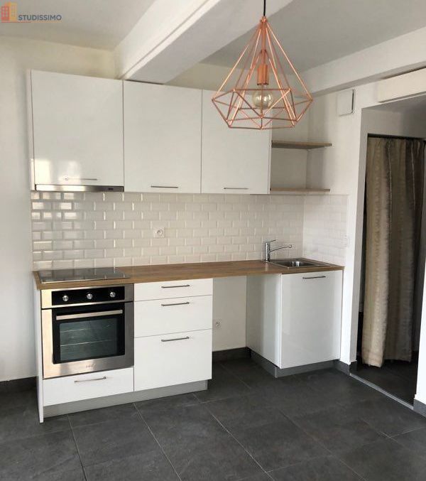 Studio meublé 30m² Perpignan - Vue place, lumineux - Photo 3