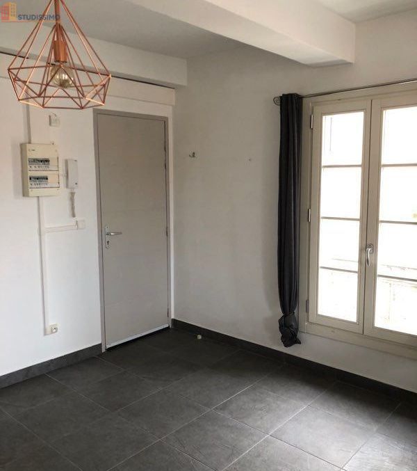 Studio meublé 30m² Perpignan - Vue place, lumineux - Photo 2