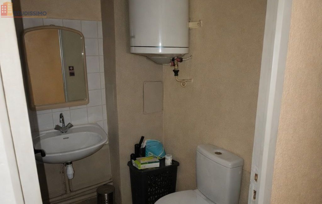 Studio 23m² Saintes - 1er étage, fort potentiel - Photo 1