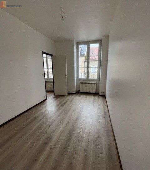Studio 40m² Saint-Amand-Montrond - Lumineux, 1er étage - Photo 3