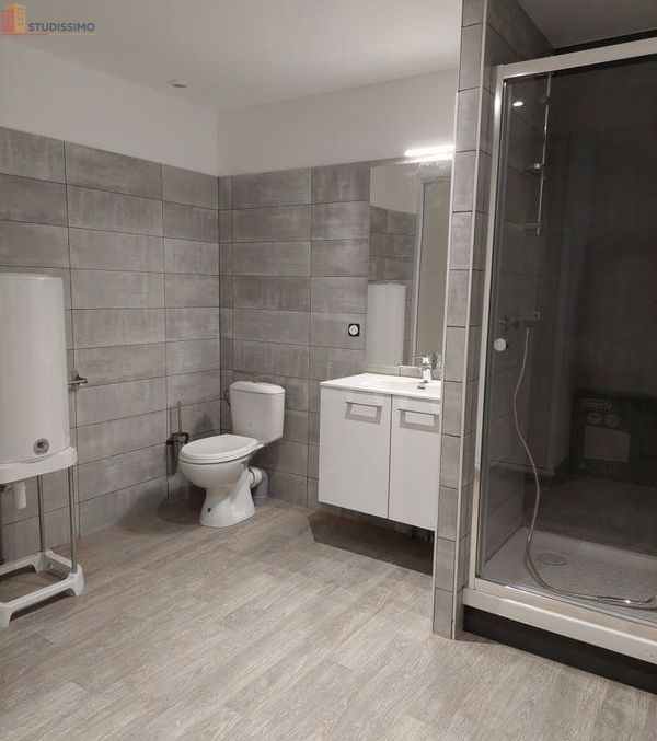 Studio meublé 25m² Pontaumur - Neuf, DPE D - Photo 1