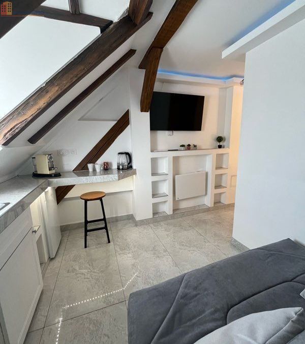 Studio meublé 12m² Strasbourg centre - Charmant, 5e étage - Photo 2