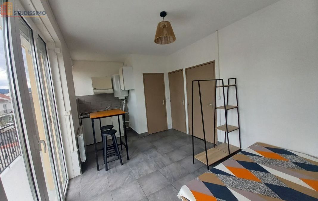 Studio meublé 20m² Clermont-Ferrand - Grand balcon, parking - Photo 2