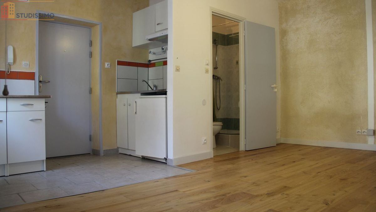 Studio 23m² Clermont-Ferrand 63000 - Lumineux, face square - Photo 2