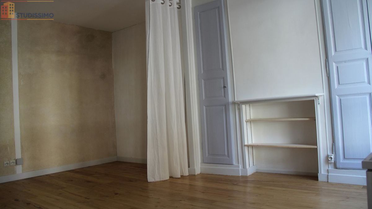 Studio 23m² Clermont-Ferrand 63000 - Lumineux, face square - Photo 1